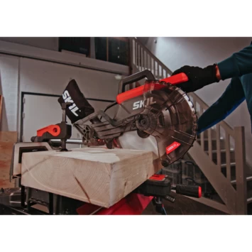 SKIL Afkortzaag /verstekzaag 254mm Met Trekfunctie, Laser En 'dual Bevel' Functie 1320AA 2000W + Snelklem 2 SKIL Afkortzaag /verstekzaag 254mm Met Trekfunctie, Laser En 'dual Bevel' Functie 1320AA 2000W + Snelklem - Afbeelding 2